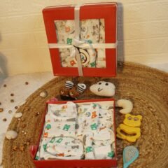 muslin baby clothes | newborn summer clothing set | muslin jabla set for baby | breathable muslin swaddle | newborn muslin clothing kit | baby summer essentials | muslin nappy set | newborn gift box India | baby clothing starter kit | LILBEE muslin baby wear